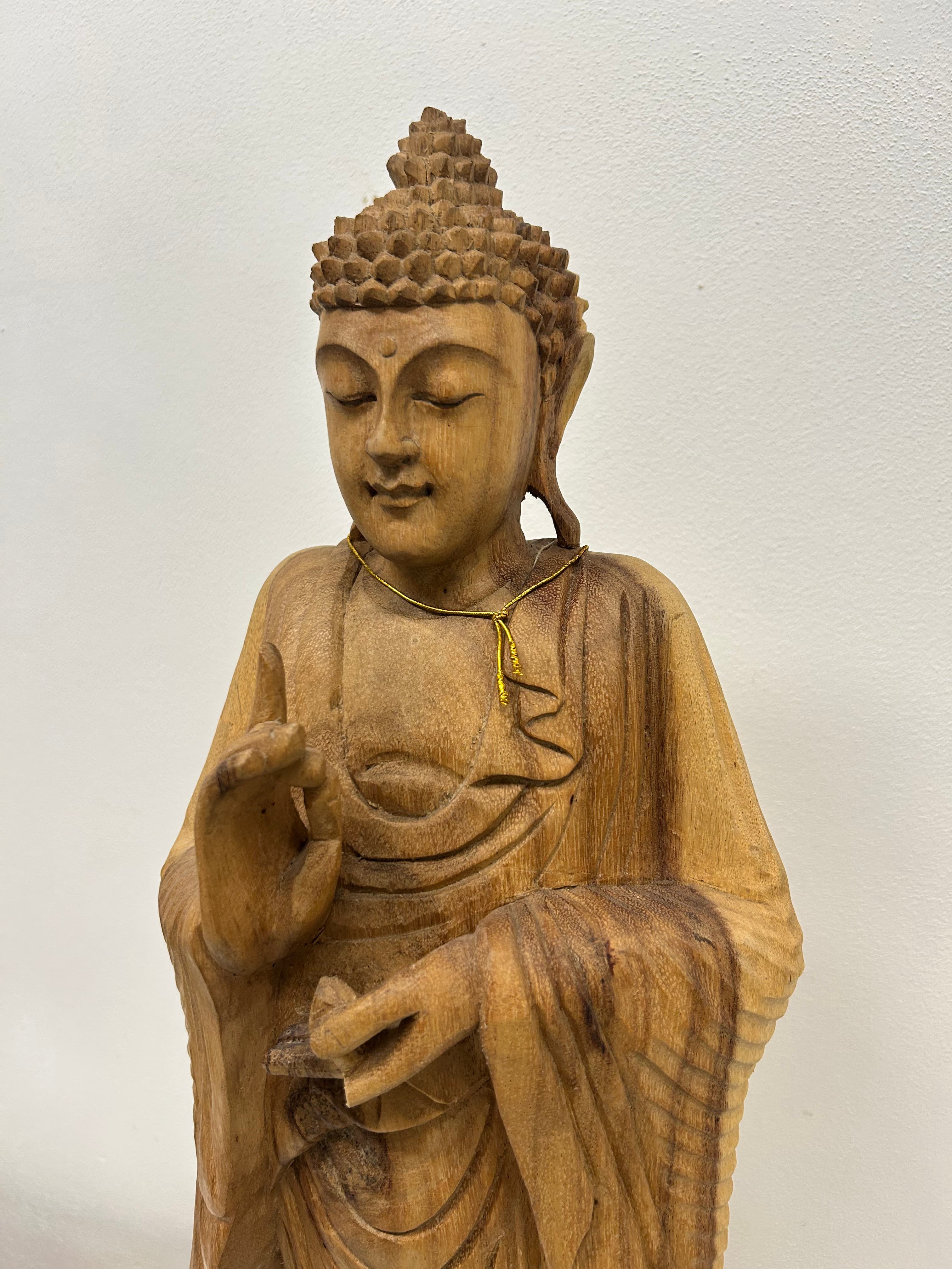 Stojící Buddha na lotosu — ručně řezaná dřevěná socha 4