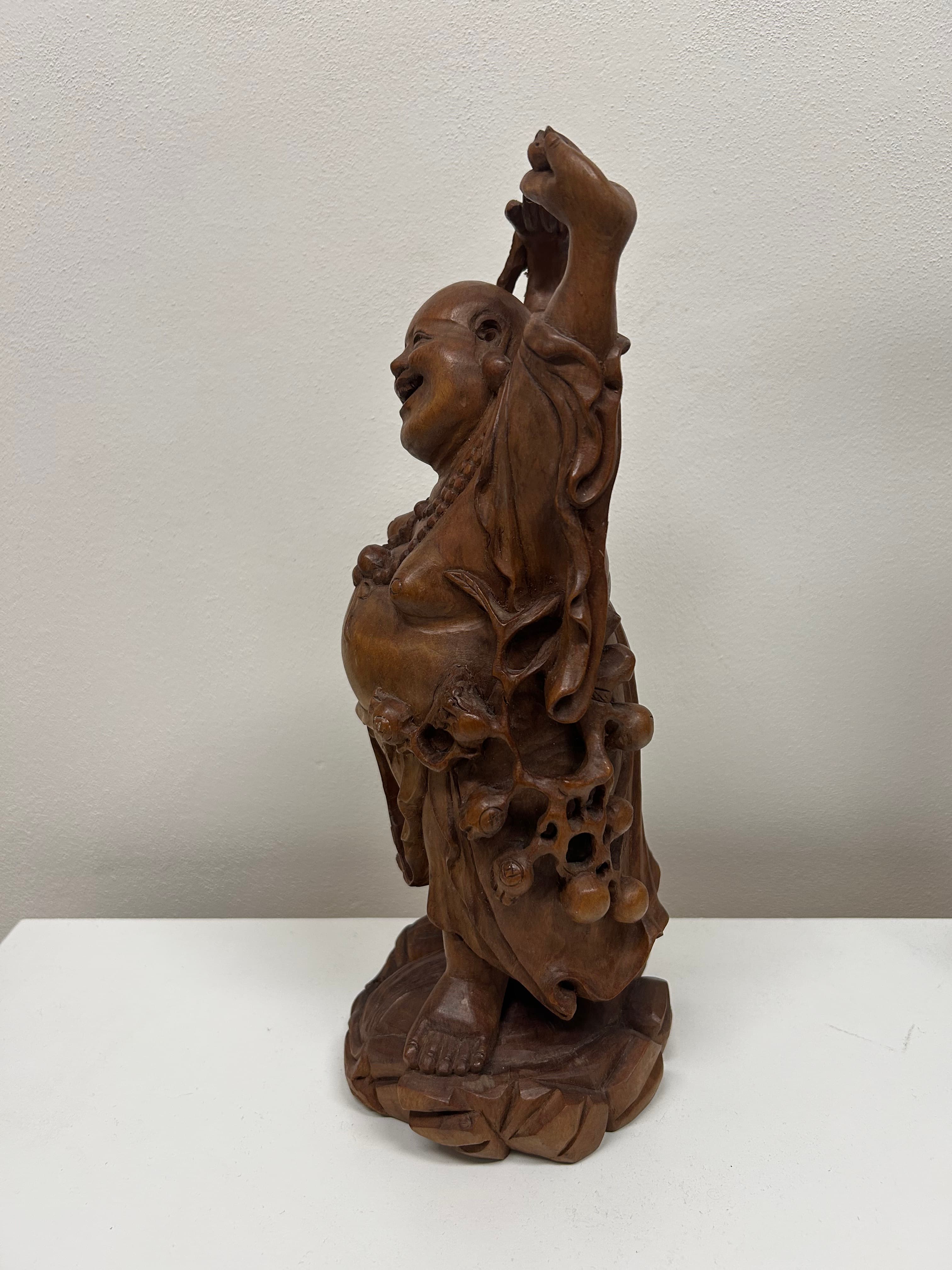 Smějící se Buddha — velká socha 2