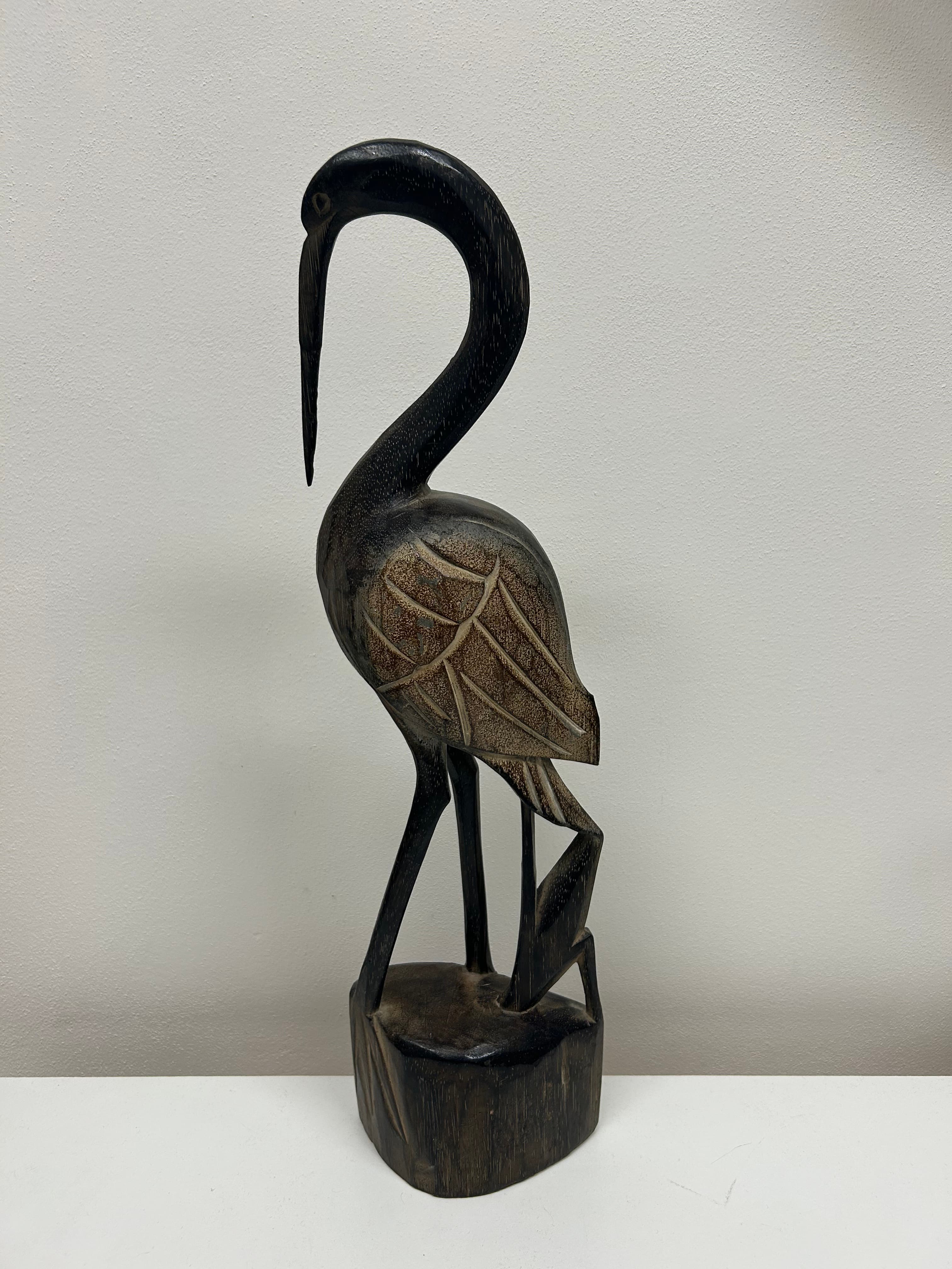 Dřevěná socha volavky — tmavá 2
