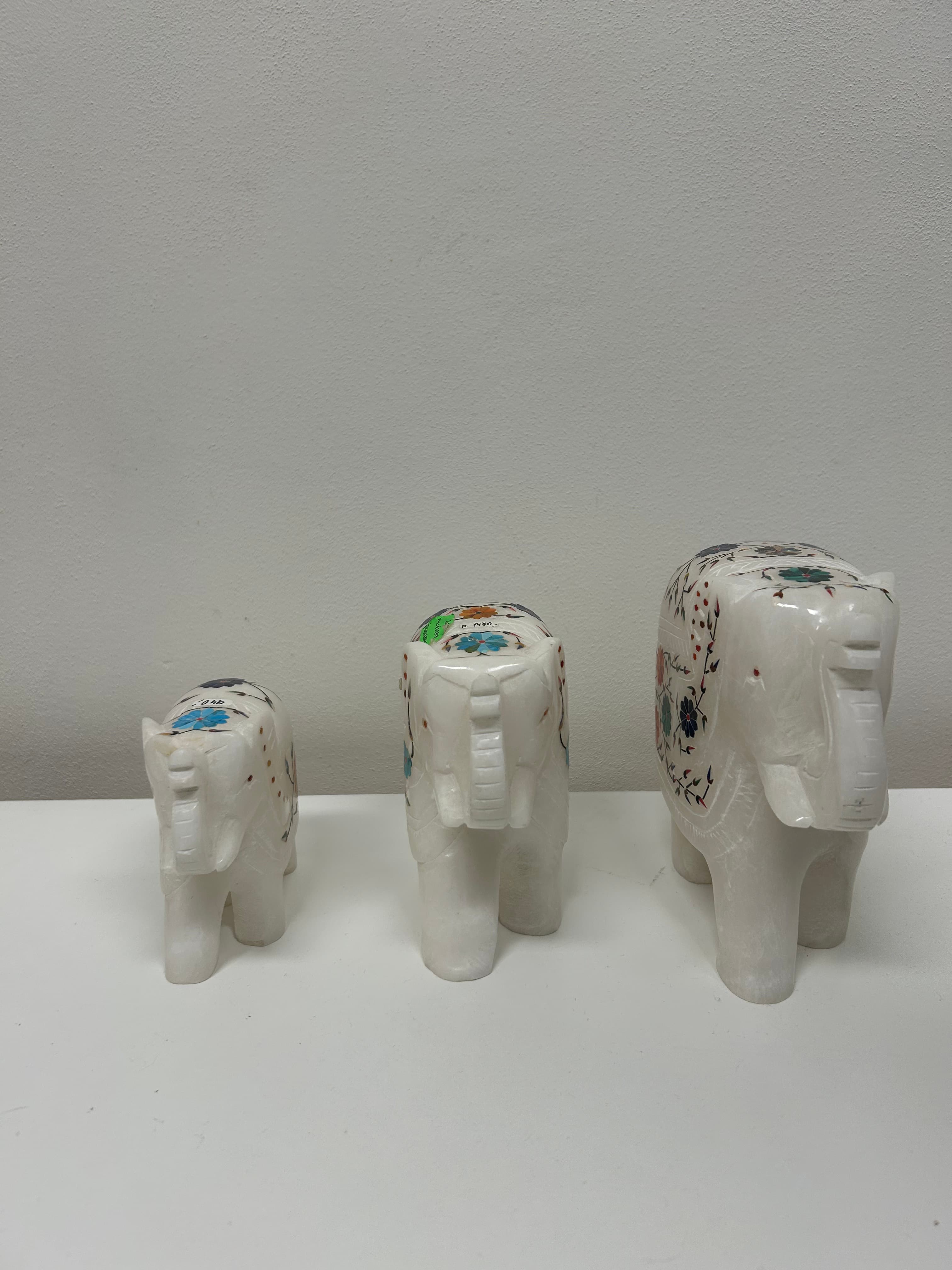 Sada 3 slonů — bílý mramor s polodrahokamy 2