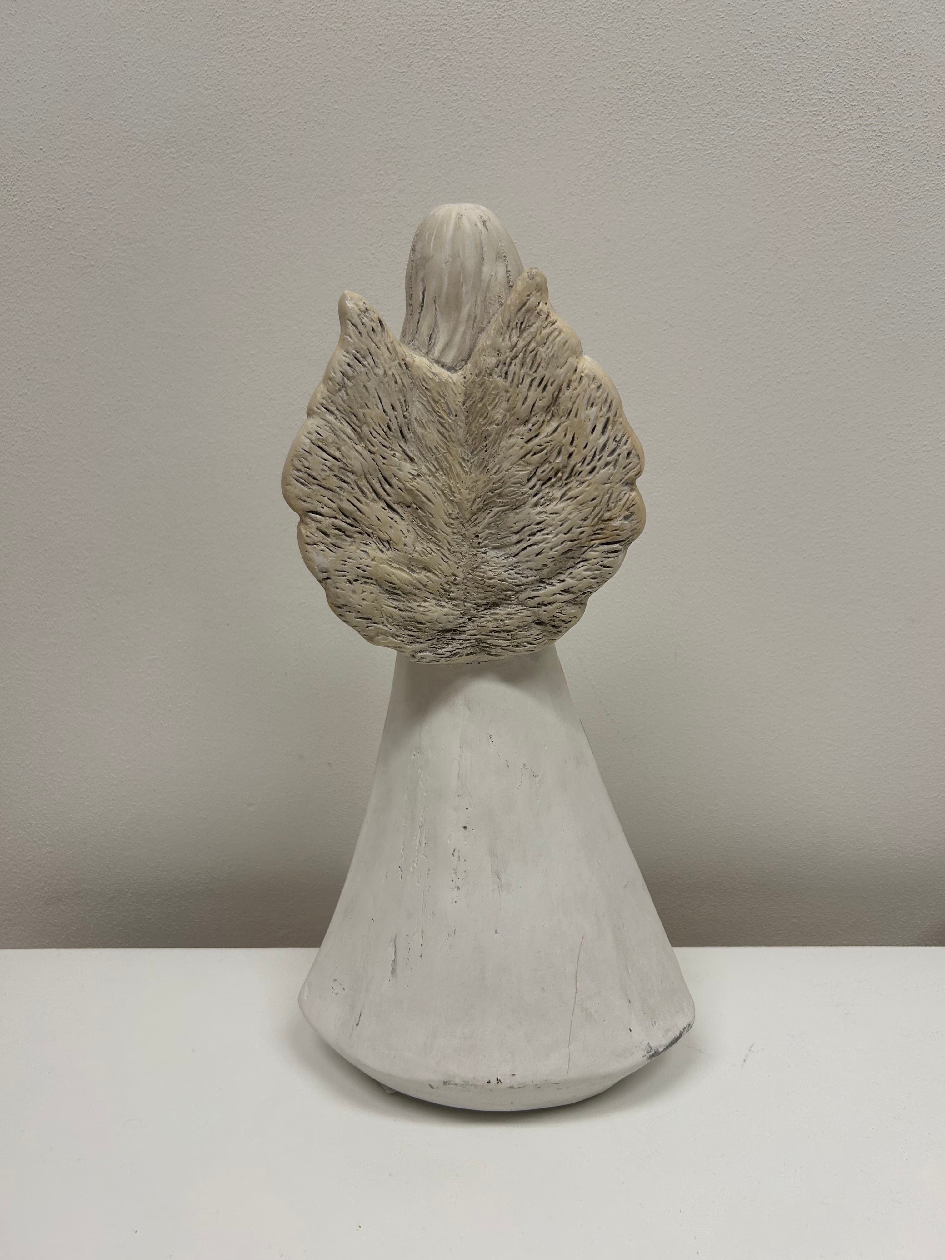 Velký anděl s růžemi — bílá patina 2