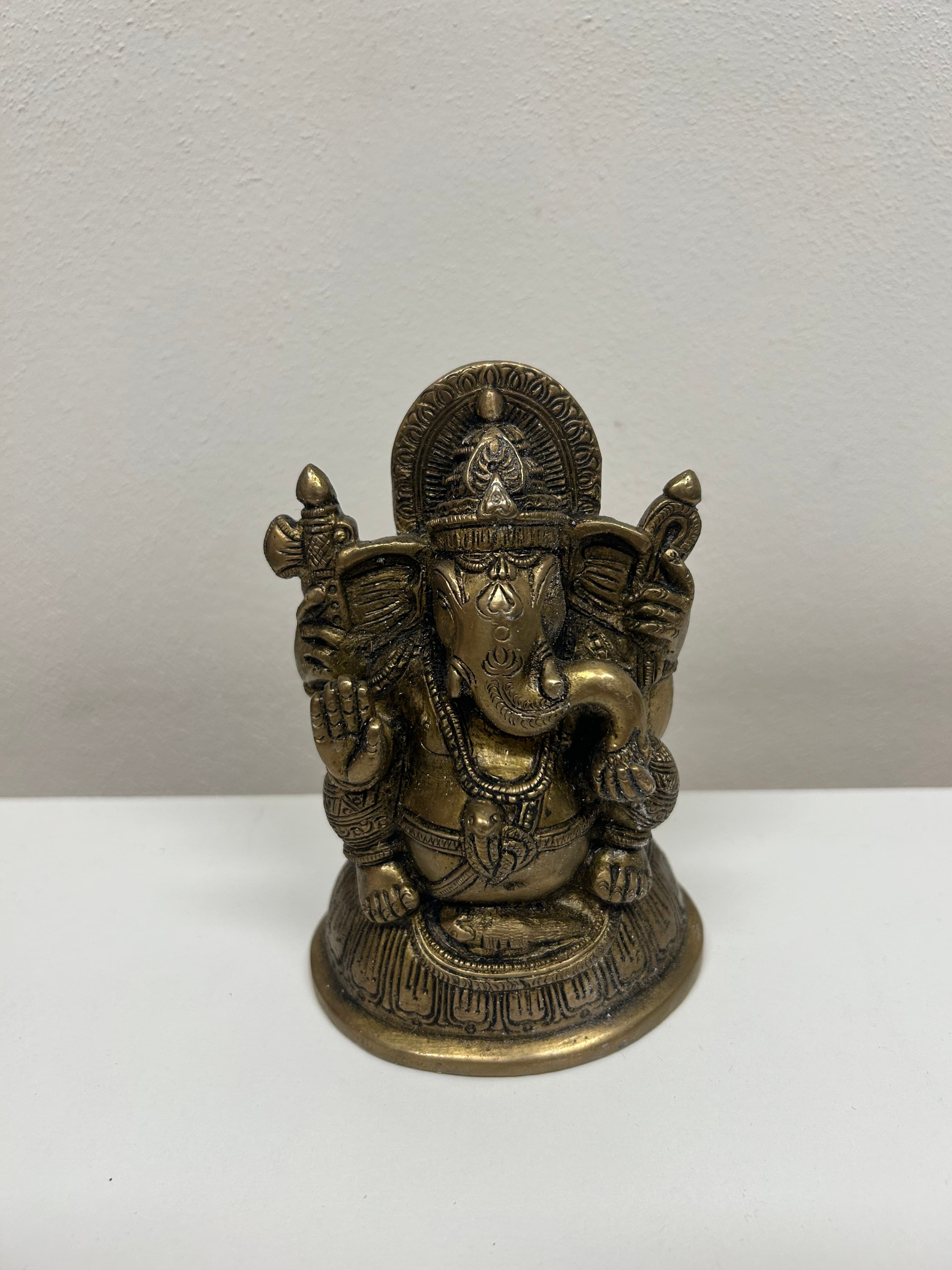 Ganesha — mosazná soška, čtyřruký