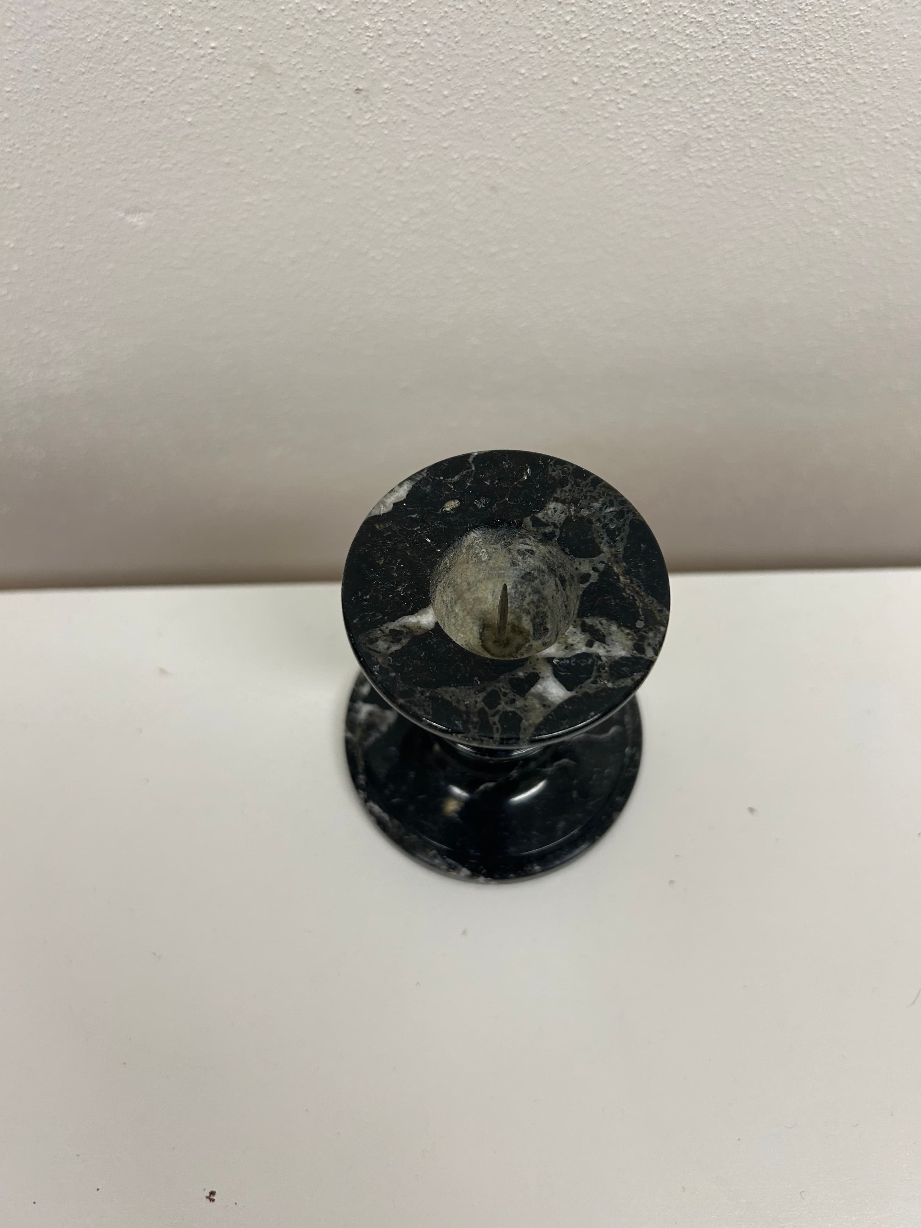 Svícen — černý mramor 2