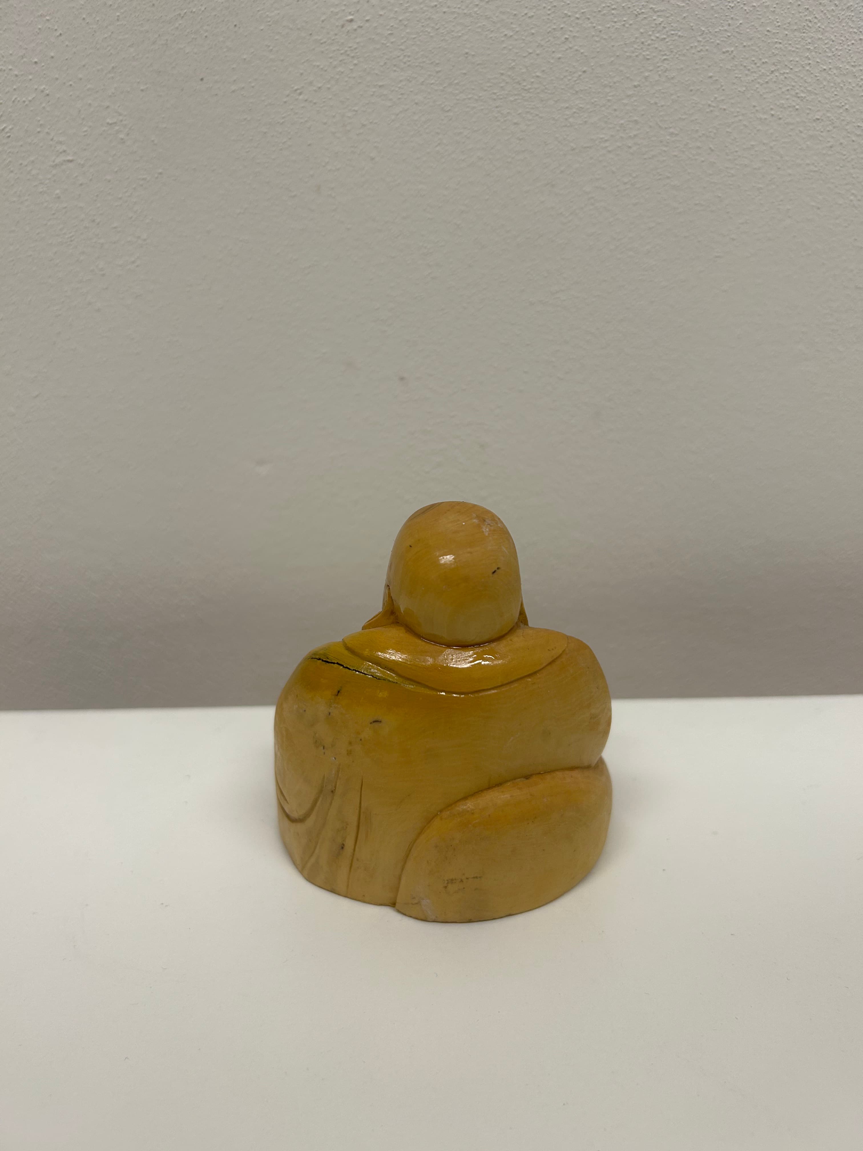 Sedící Buddha — světlé dřevo 2