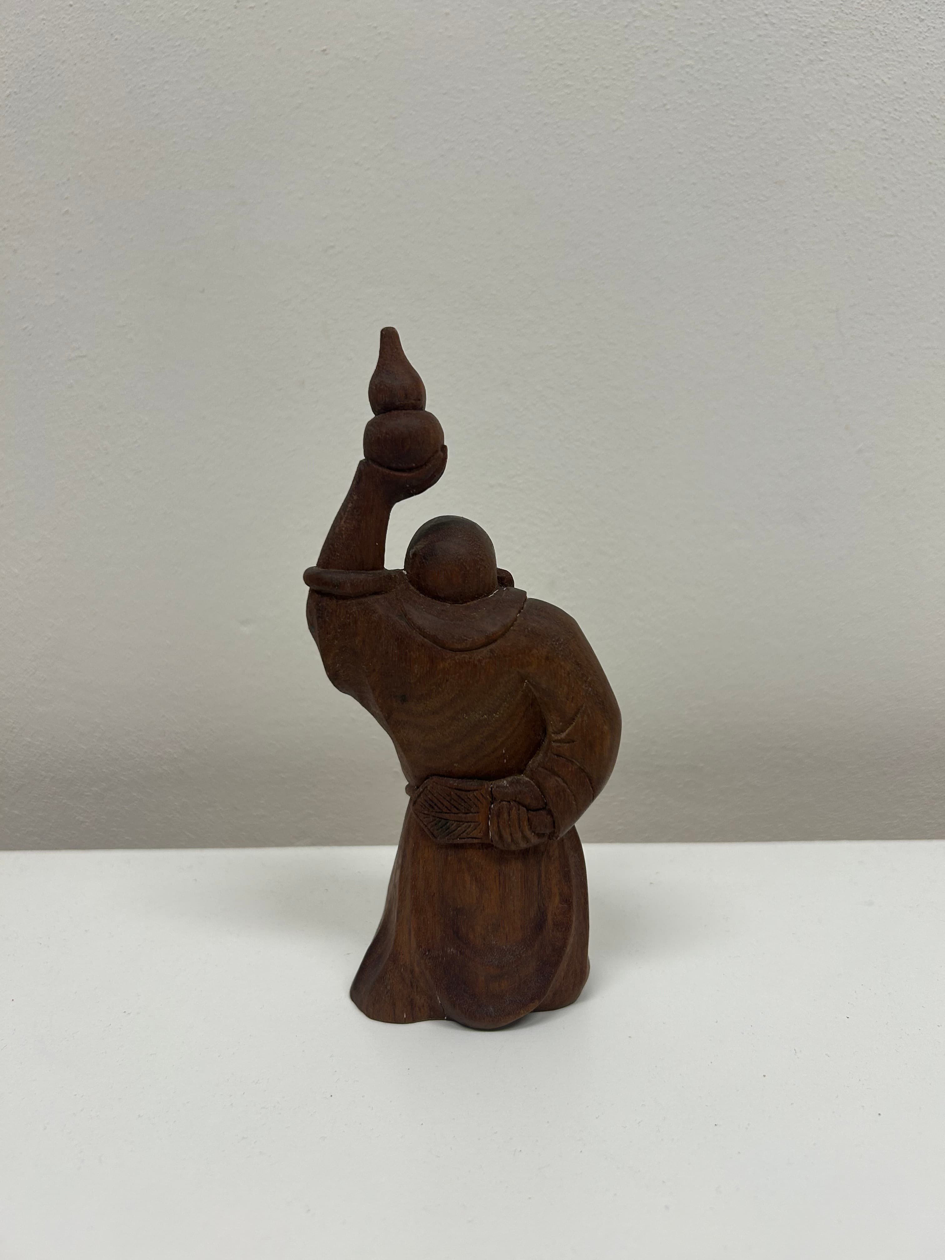 Smějící se Buddha s tykví — tmavé dřevo 2