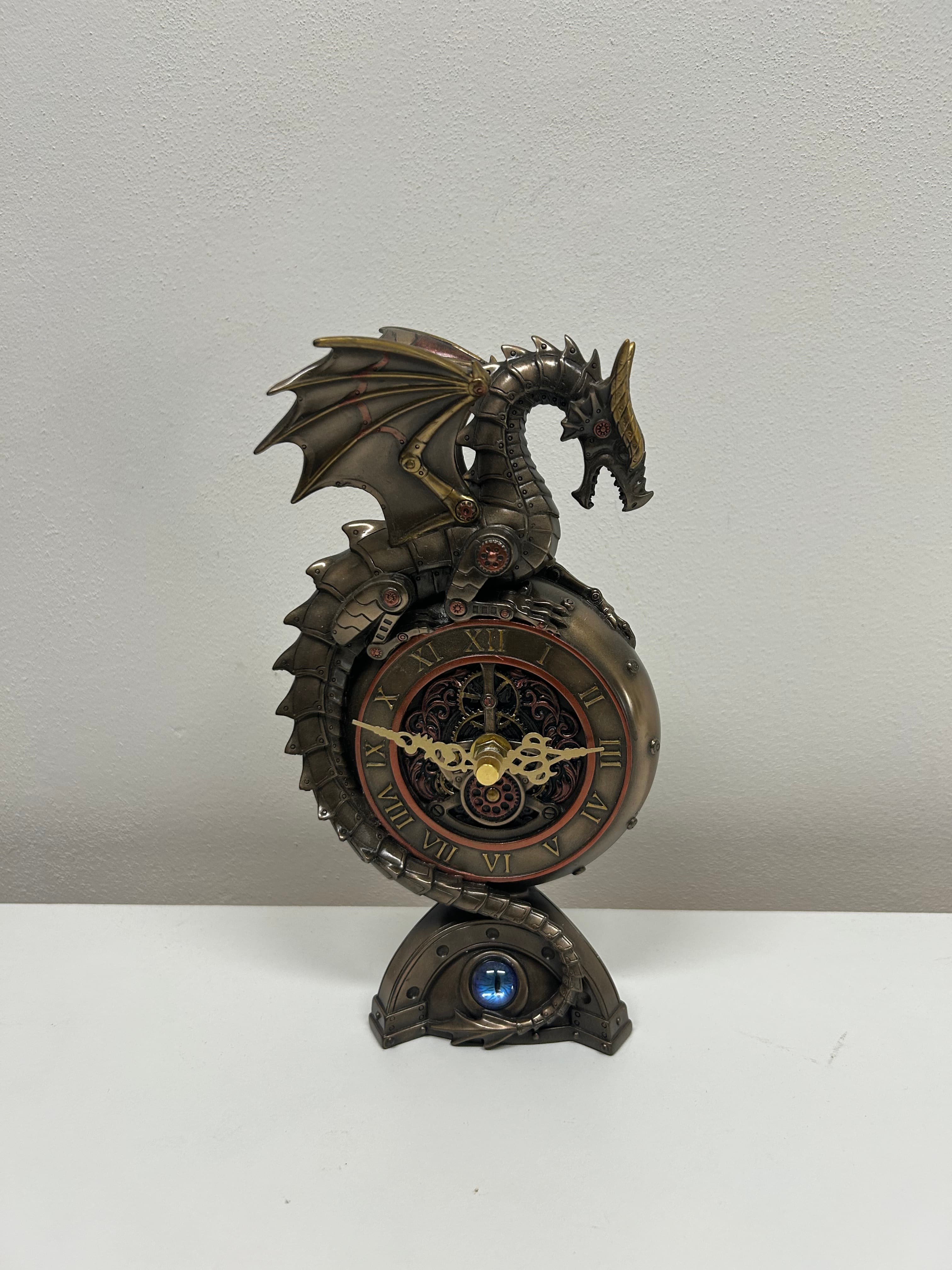 Steampunk hodiny s drakem — funkční stolní hodiny