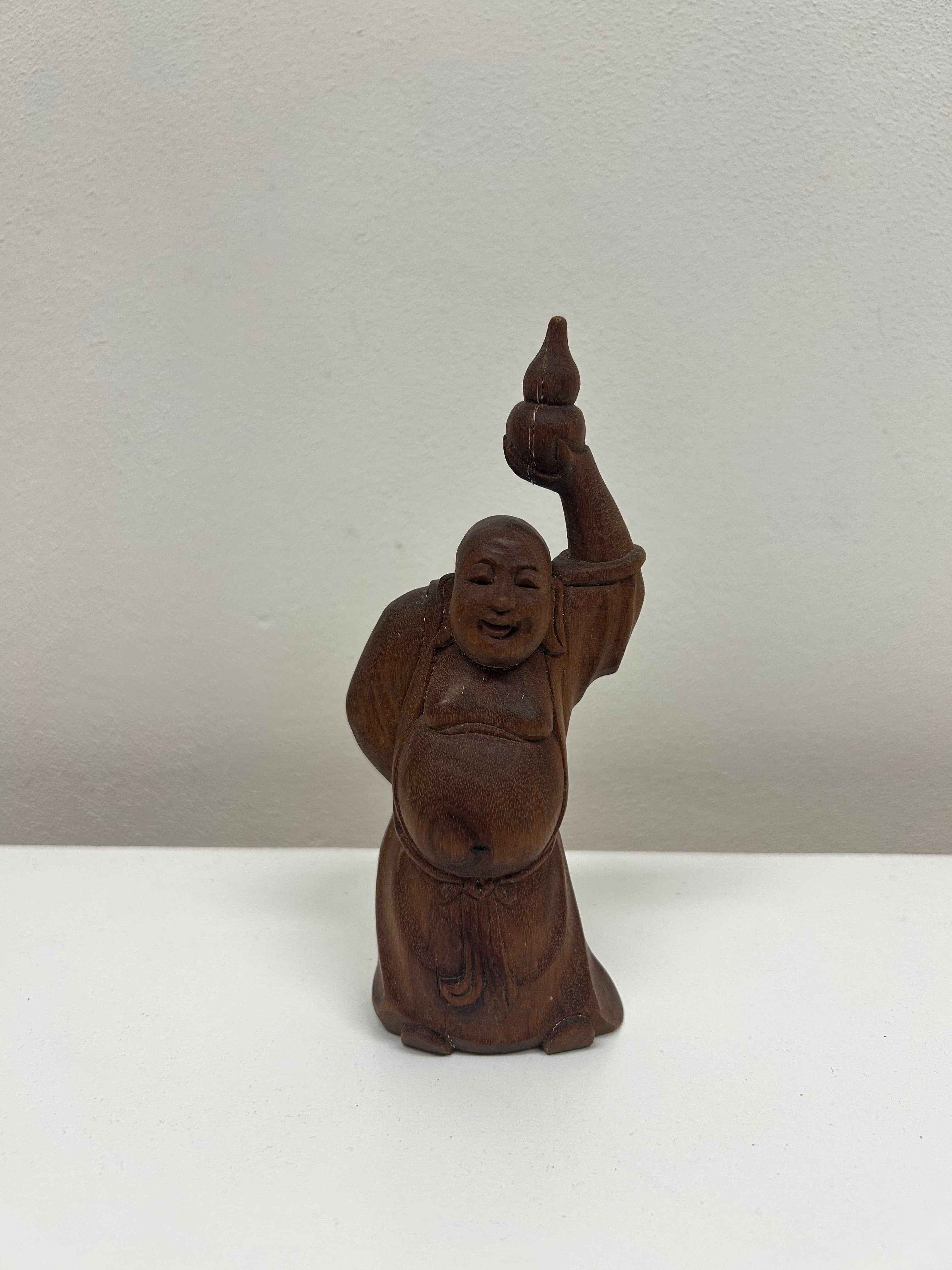 Smějící se Buddha s tykví — tmavé dřevo