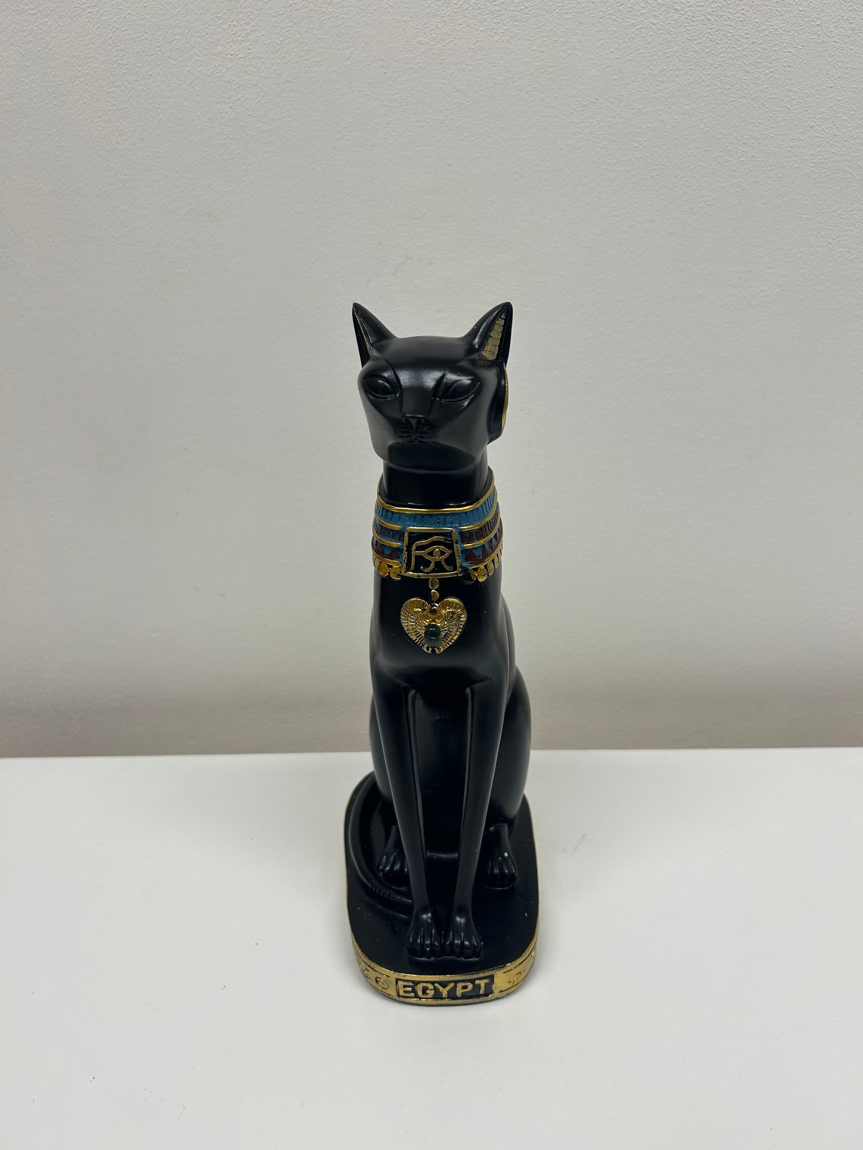 Egyptská bohyně Bastet — černá kočka
